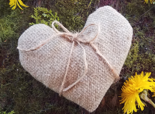 Lavender sachets - free patterns - heart with twine.png